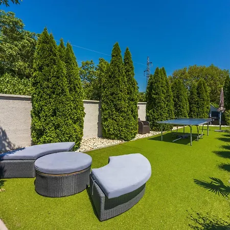 Hébergement de vacances House Moderna 2 *