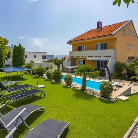 House Moderna 2 בית נופש *