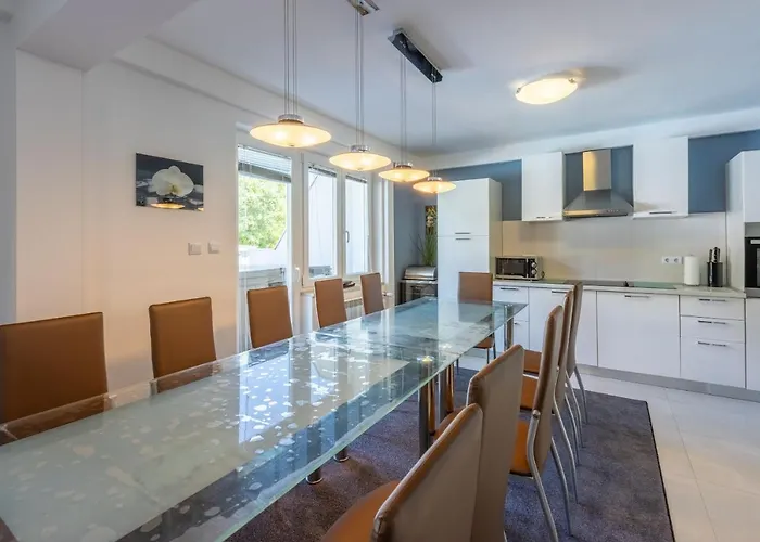 בית נופש House Moderna 2 *