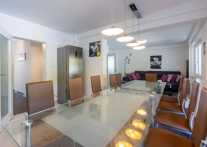 בית נופש House Moderna 2