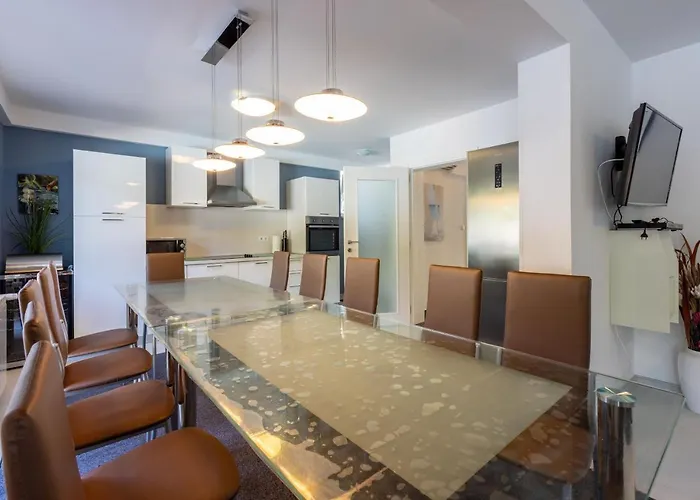 Hébergement de vacances House Moderna 2